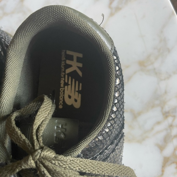 New Balance dark green color sneaker - Picture 3 of 3